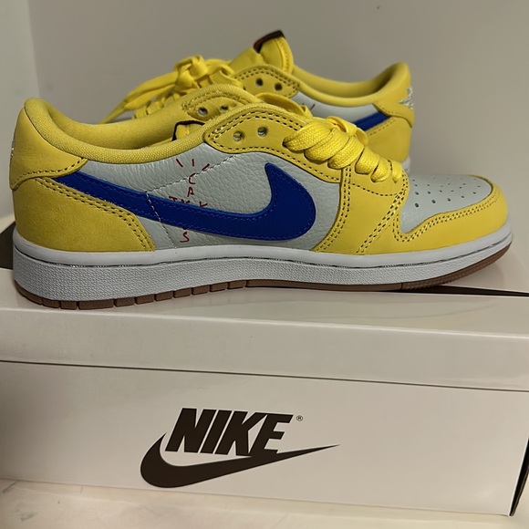 Travis Scott × Wmns Size 6 Air Jordan 1
Retro Low OG SP 'Canary' - Picture 7 of 7